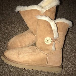 Chestnut Bailey Button Ugg Boots WITH CLEANING KIT